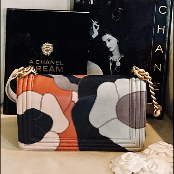 Chanel Medium Camellia Boy Bag (Complete Set) - Picture 4 of 12